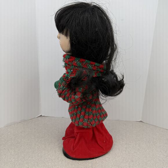 Vintage 1985 Carloling Girl Sandra Hasson Christmas Doll - Picture 3 of 7